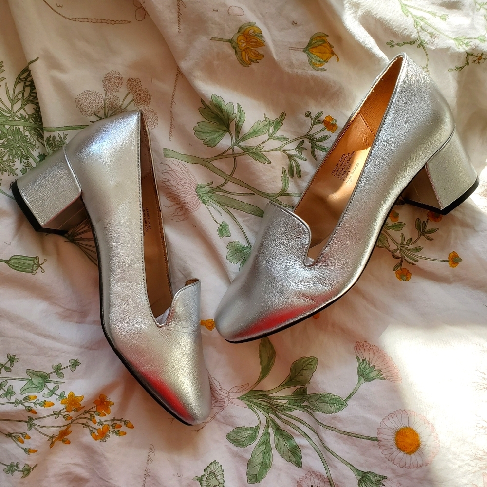 NEW Banana Republic Mid Heel (sz 7.5)